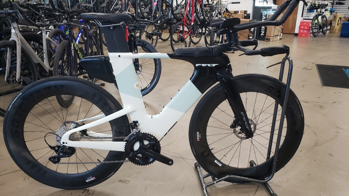 Felt IAx Advanced 105 Sage White 2025 with Reynolds AR 80 Carbon Wheels