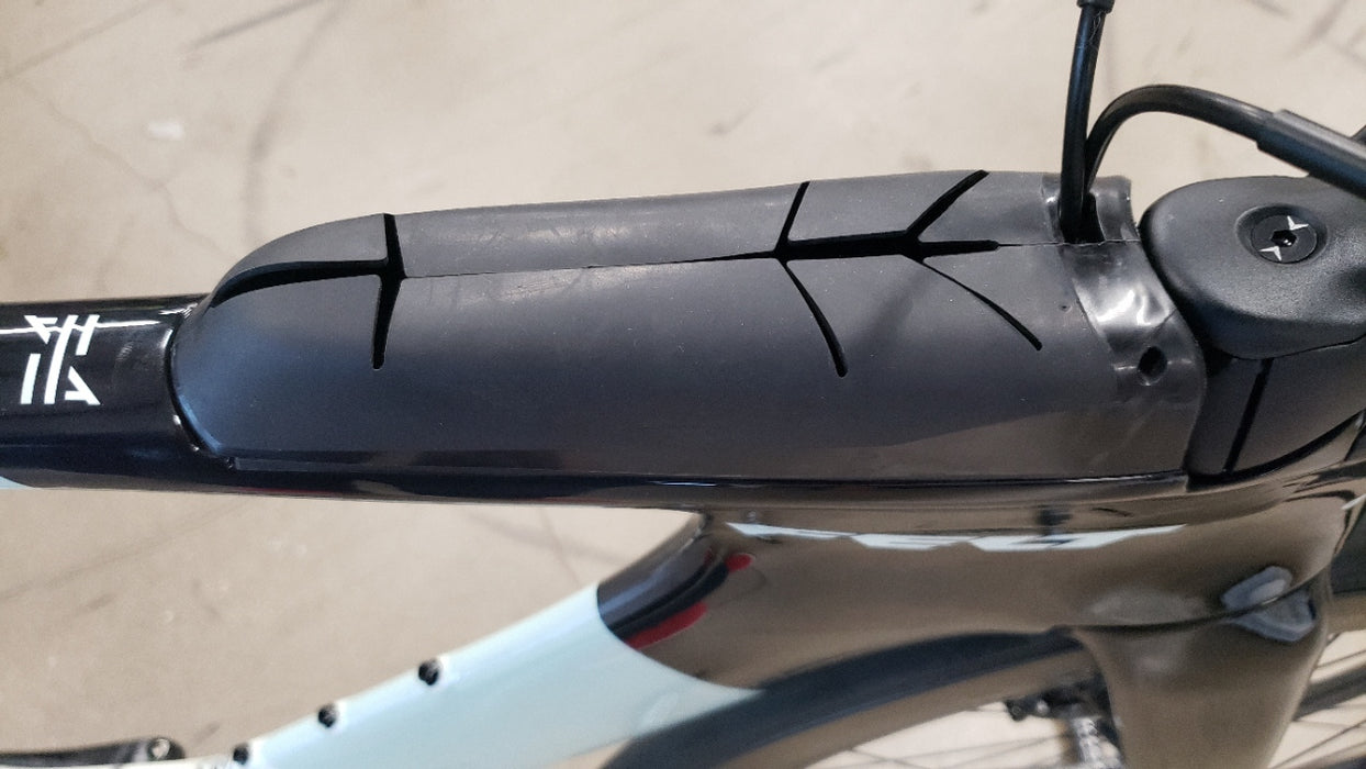 Felt IAx Advanced 105 Sage White 2025 with Reynolds AR 80 Carbon Wheels