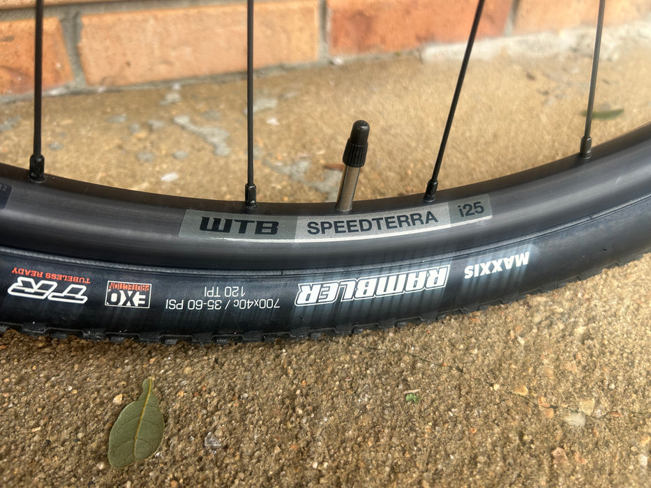 Fuji Jari Carbon 1.1 GRX RX820 2 x 12 sp Gravel Bike